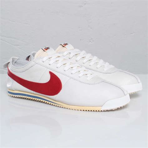 nike classic leather sneakers.